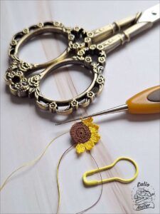 Micro crochet sunflower in micro crochet technique