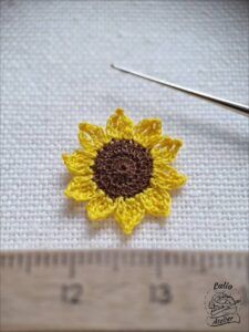 Micro crochet sunflower