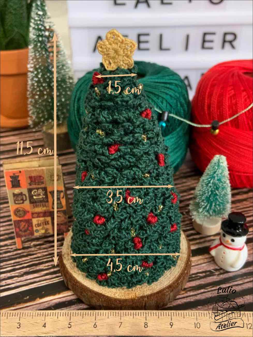 Handgemachter Weihnachtsbaum aus Minihäkeln