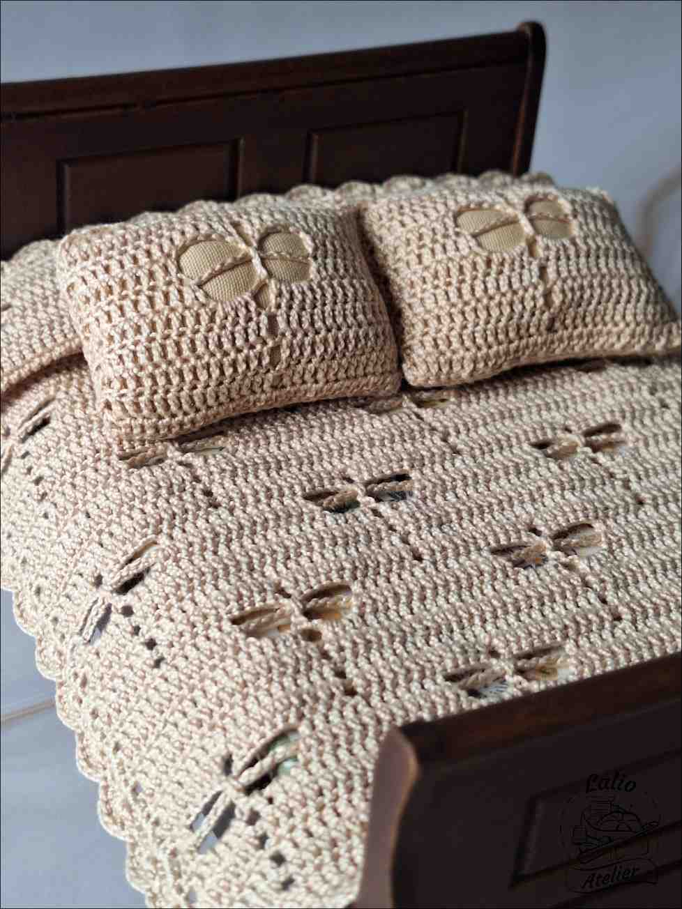 Mikro-Häkel-Bettdecke mit Libellemotiv