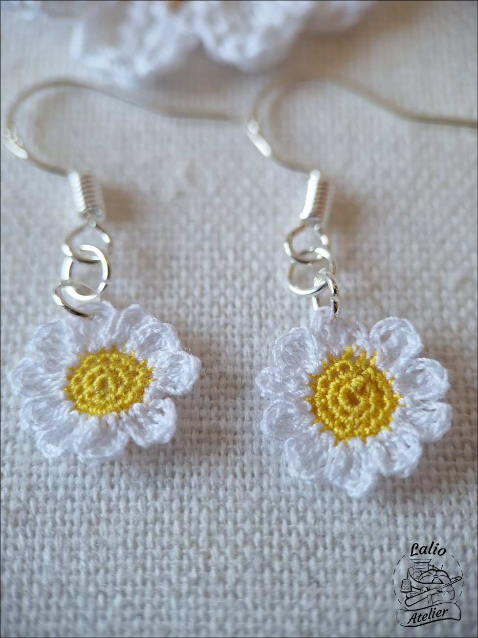 Daisy earrings made by using micro crochet technique