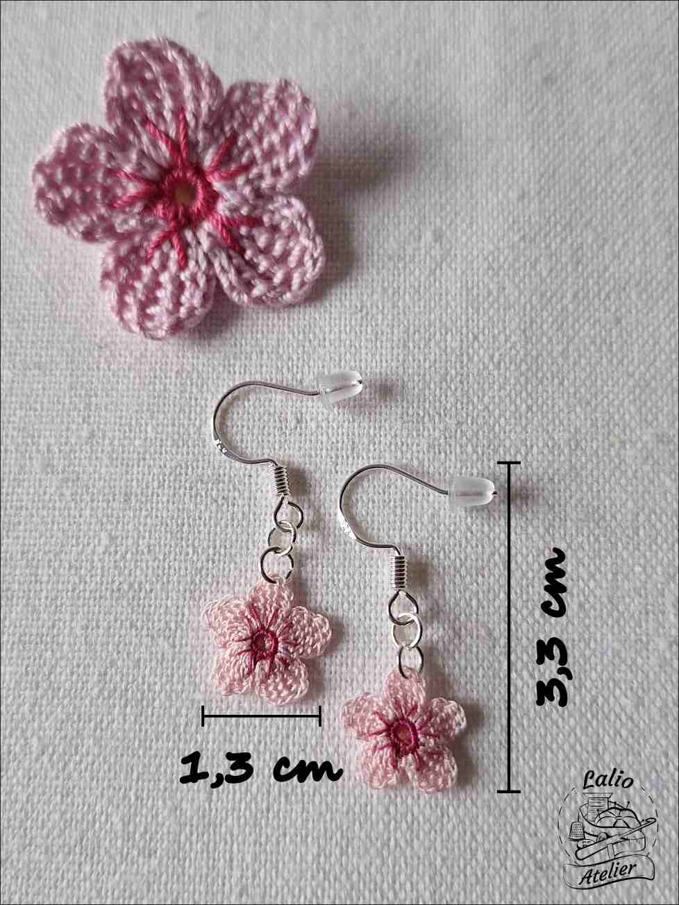 Mikrogehäkelte Kirschblüten-Ohrringe – Boho-Style Frühlingstraum - Image 3