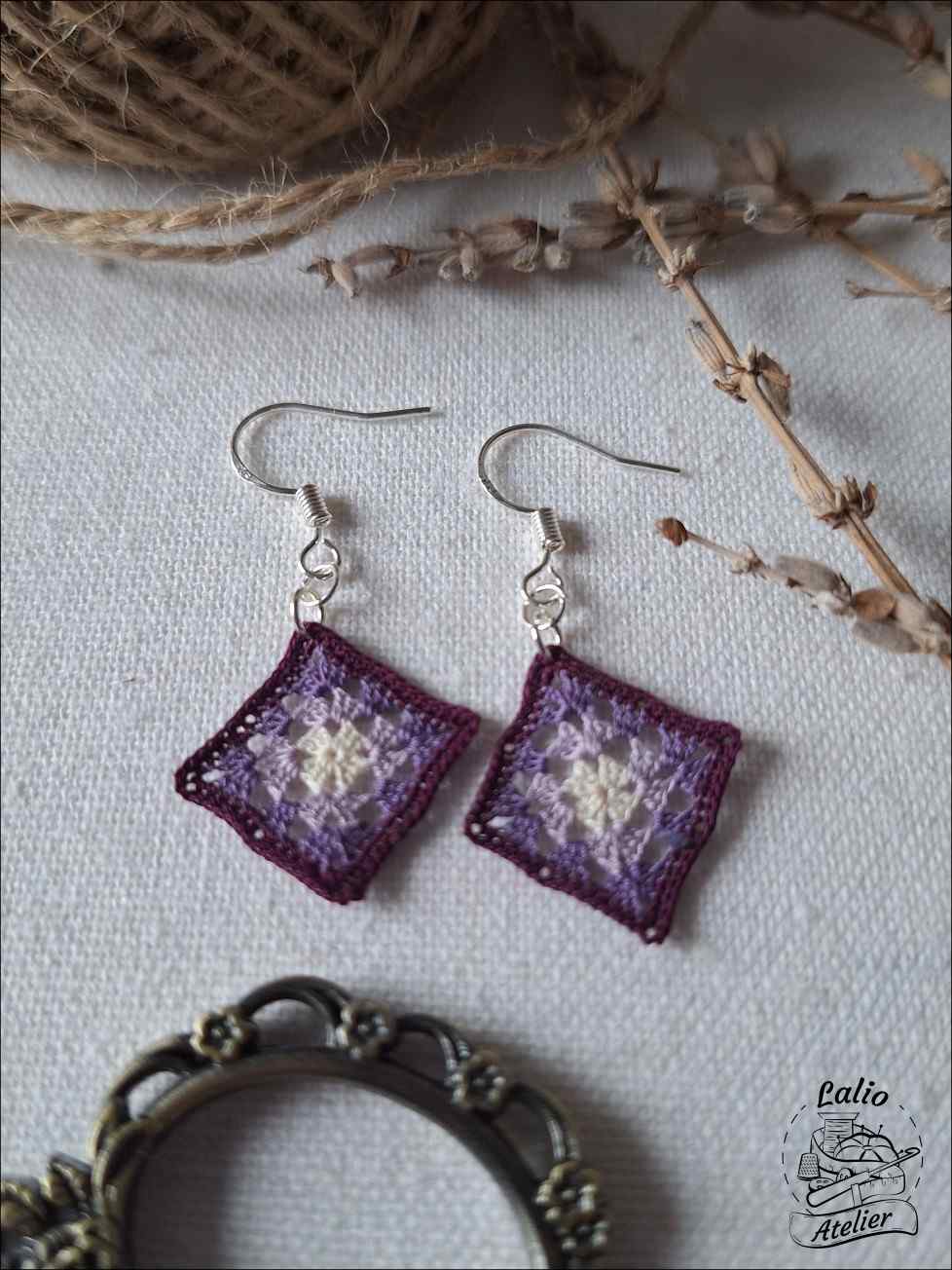 Granny Square Ohrringe im Farbverlauf - Gehäkelte in Lila